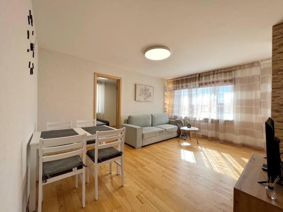 New Apartment With A View In The Town Center Narva Luaran gambar